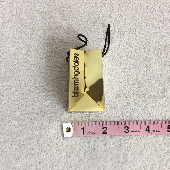 NWT New Gold Bloomingdale’s Metal Gift Bag Ornament Decor - Picture 9 of 9